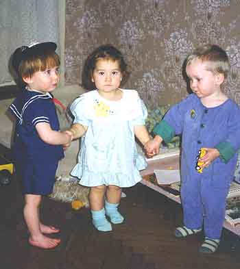 Гришка, Софья и Владик -  на дне рождения у Владика