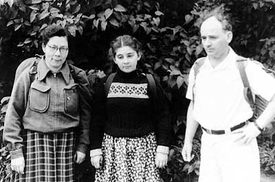 Миша, Лиля и Ира Кац в одном из походов, 1959